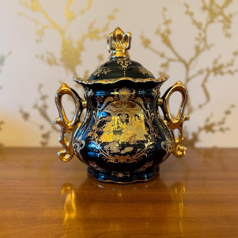 Satsuma Elegant Black and Gold Ginger Jar